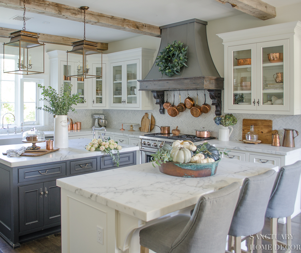 https://sanctuaryhomedecor.com/wp-content/uploads/2018/10/Farmhouse-Kitchen-with-Fall-Decor-13.jpg