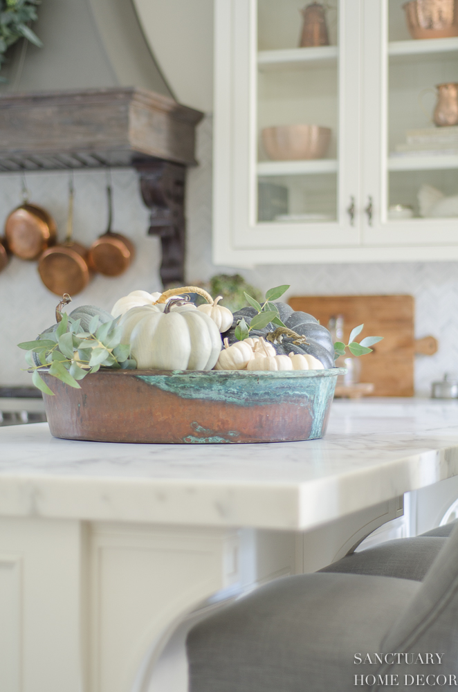 https://sanctuaryhomedecor.com/wp-content/uploads/2018/10/Farmhouse-Kitchen-with-Fall-Decor-6.jpg