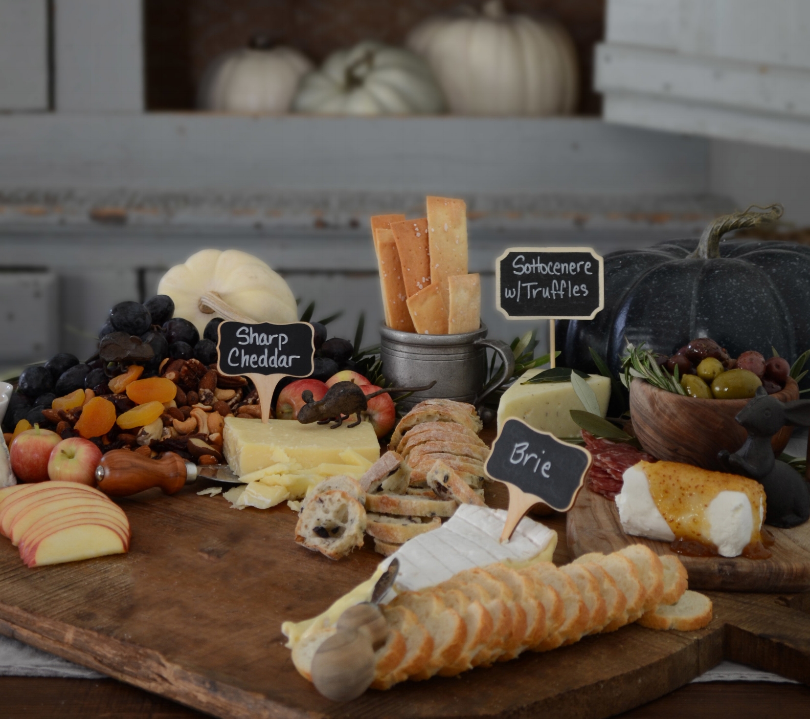 Fabulous Food Boards Kit: Simple & Inspiring Recipe Ideas to Share at Every  Gathering - Includes Guidebook, Serving Board, and Cheese Knives