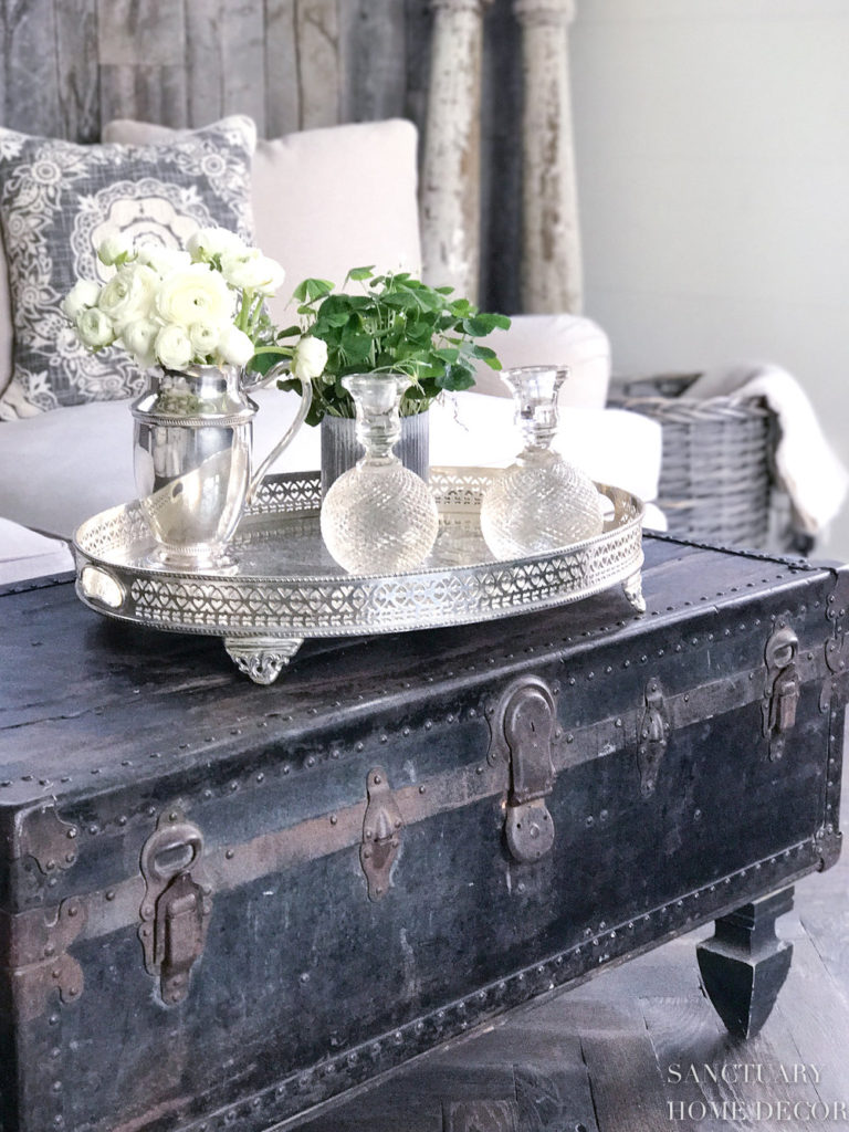 Farmhouse Style Wooden Trunk Coffee Table Ideas - Rooms For Rent blog