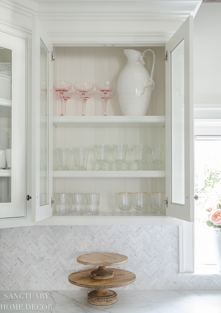 3 Ways to Arrange Your Kitchen Glassware