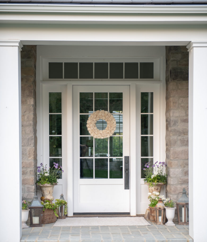 Farmhouse spring front porch decor - Hello Travel Blog