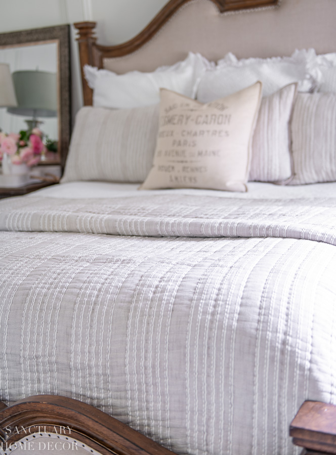 Neutral Linen quilt - Target Bedding