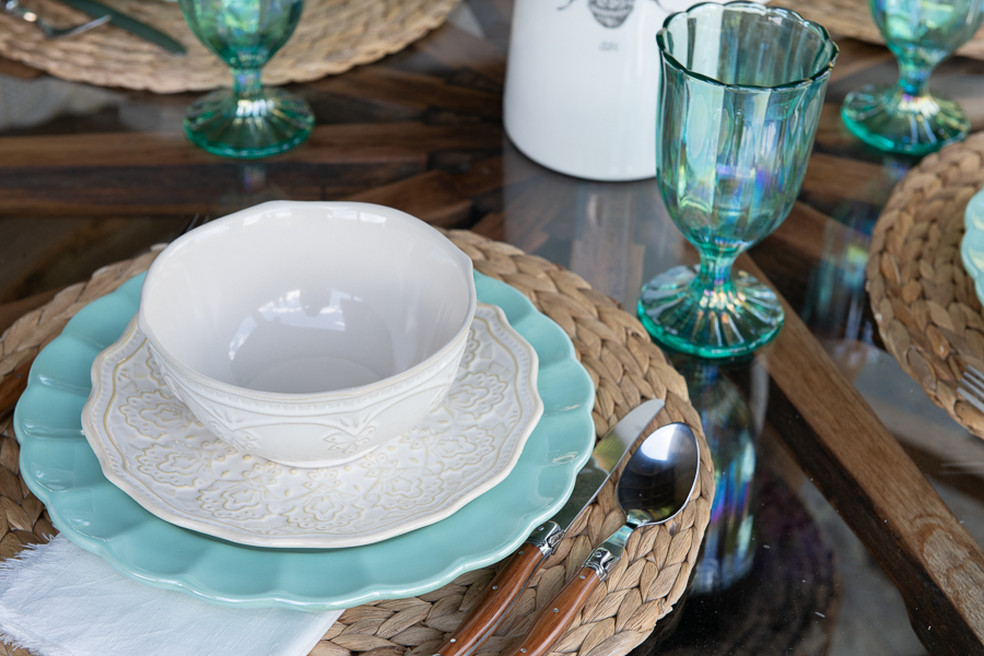 Farmhouse dinnerware