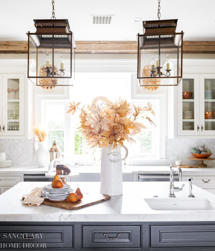 https://sanctuaryhomedecor.com/wp-content/uploads/2019/09/Fall_Farmhouse_Kitchen_Decorating-24-878x1024.jpg