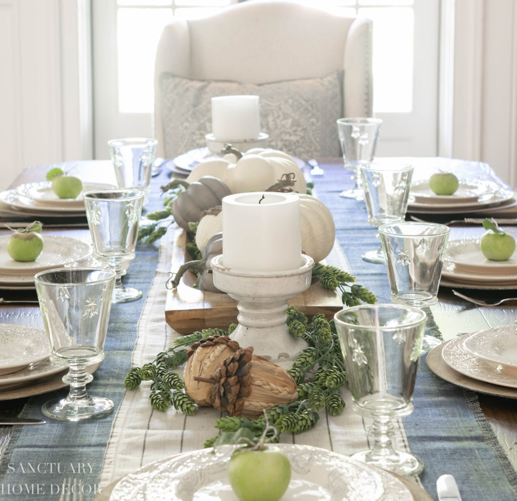 https://sanctuaryhomedecor.com/wp-content/uploads/2019/09/Fall_Farmhouse_Table_Setting_With_Blue_and_White-4-1-1024x993.jpg