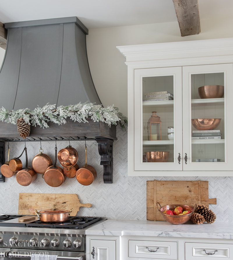 75 Cozy Christmas Kitchen Décor Ideas - DigsDigs