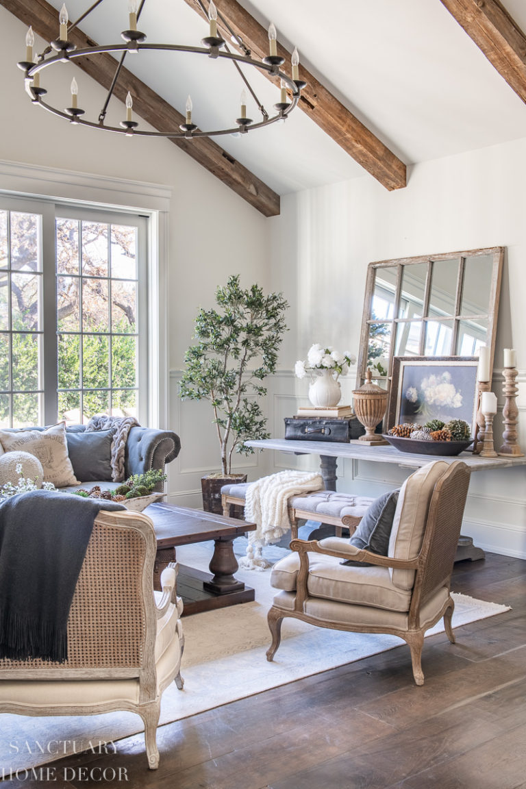 Living Room Decorating With Winter Whites