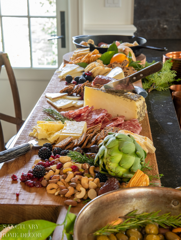 https://sanctuaryhomedecor.com/wp-content/uploads/2020/01/How-to-make-a-hearty-charcuterie-board-5.jpg