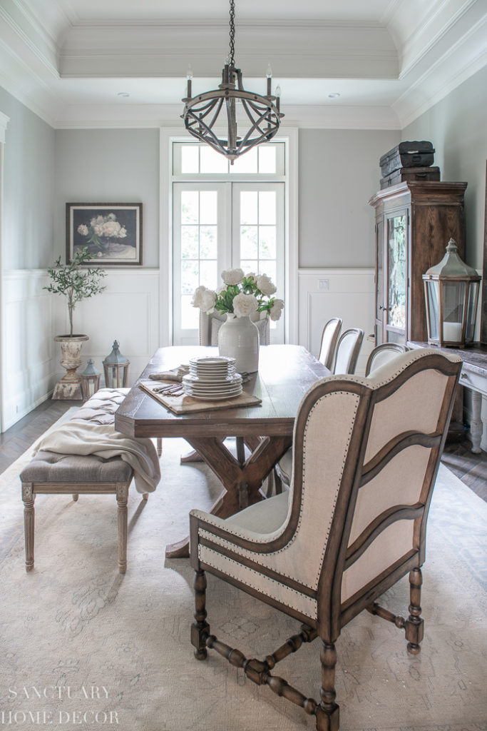 Dining room with neutral tones