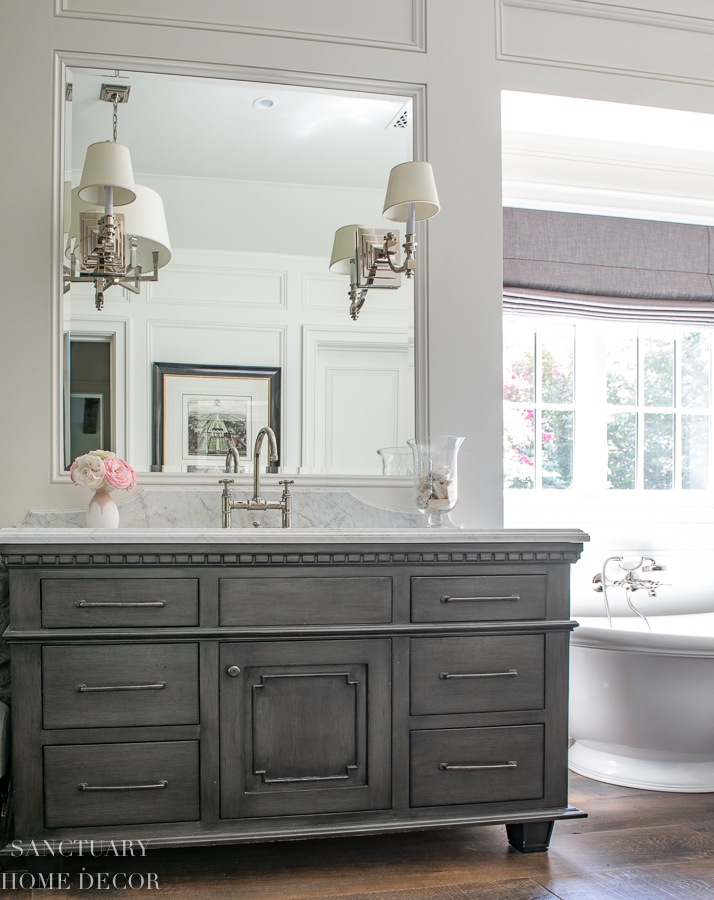 Gray and White Master Bathroom Design Ideas