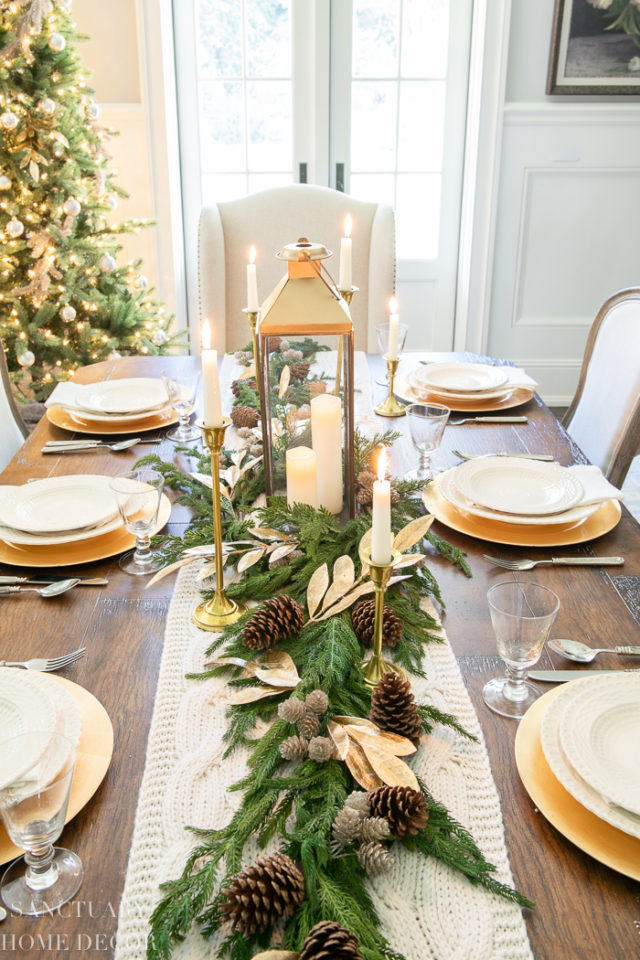 Cozy Christmas Dining Room Decorating Ideas - Sanctuary Home Decor