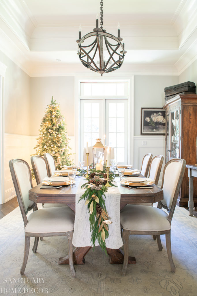 Cozy Christmas Dining Room Decorating Ideas - Sanctuary Home Decor