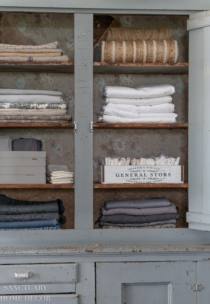 https://sanctuaryhomedecor.com/wp-content/uploads/2021/01/Linen-cabinet-organizing-ideas-5.jpg