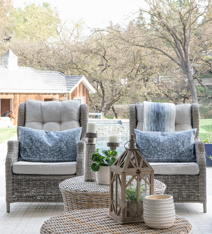 outdoor patio chairs with decorative pillows