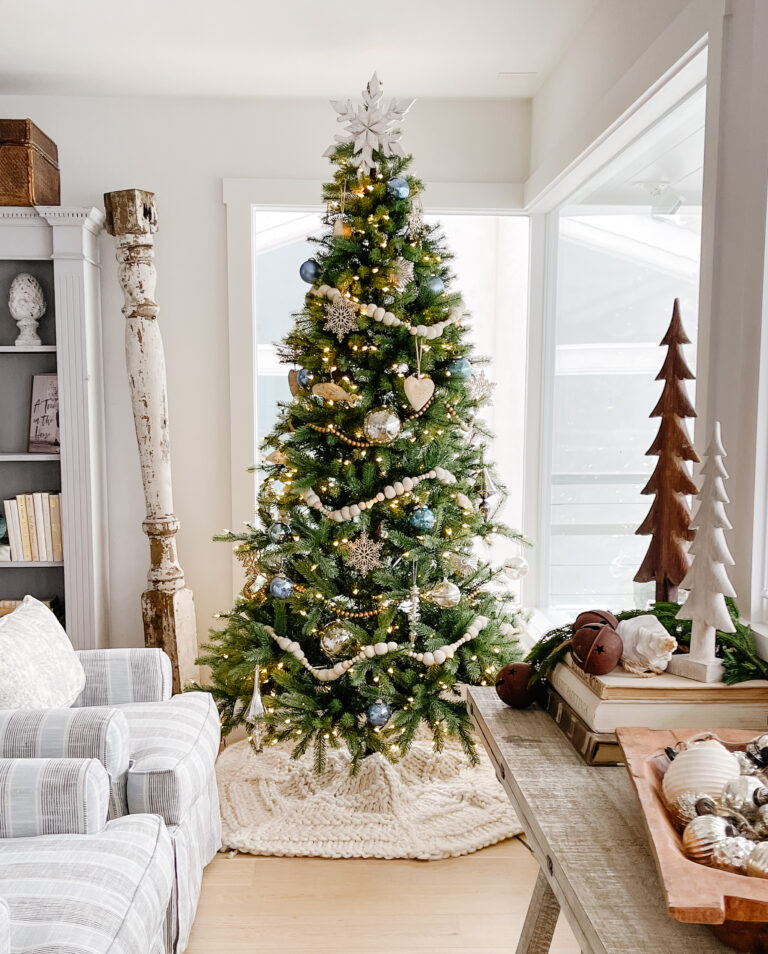 How to Make A Small Space Cozy For Christmas